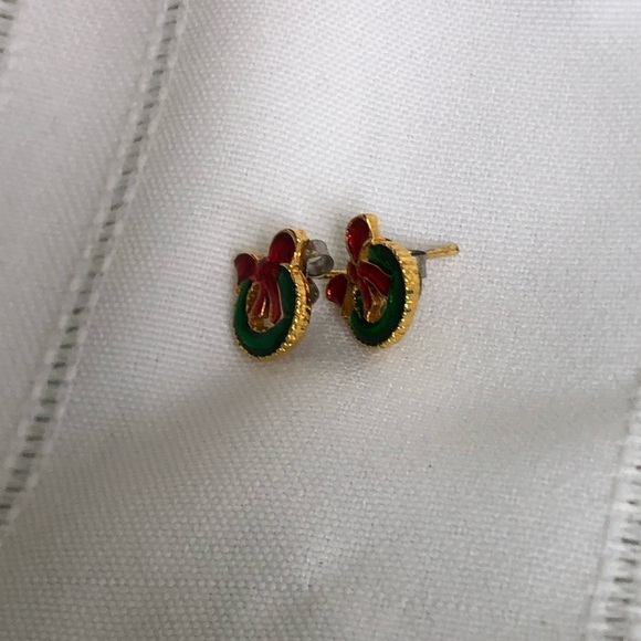 Vtg Red and Green Enamel Wreath Earrings - Picture 5 of 9